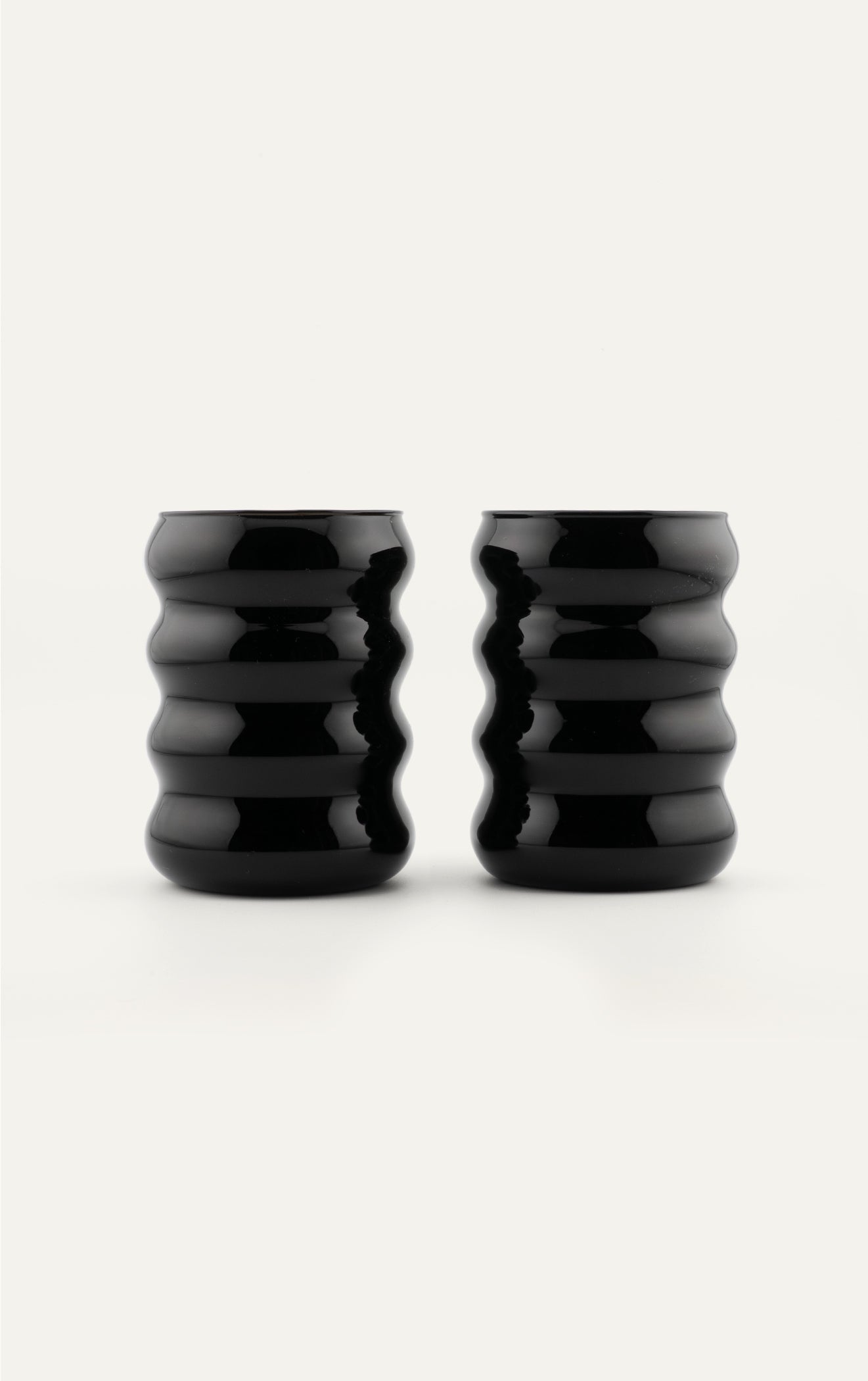 Sophie Lou Jacobsen opaque ripple cup set in black