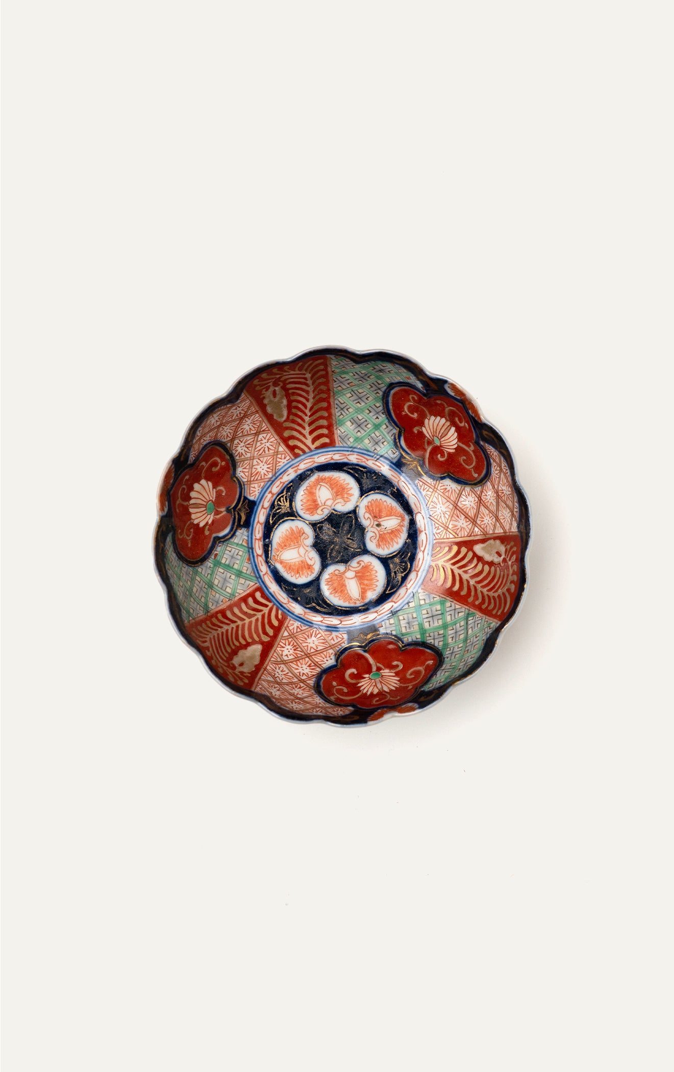 Antique Japanese Imari scalloped bowl with chrysanthemum medallion top view
