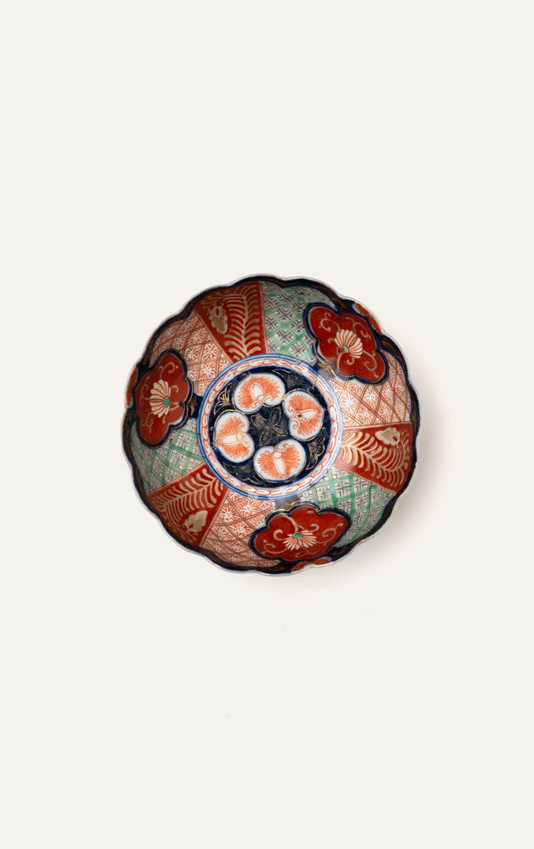Antique Japanese Imari scalloped bowl with chrysanthemum medallion top view