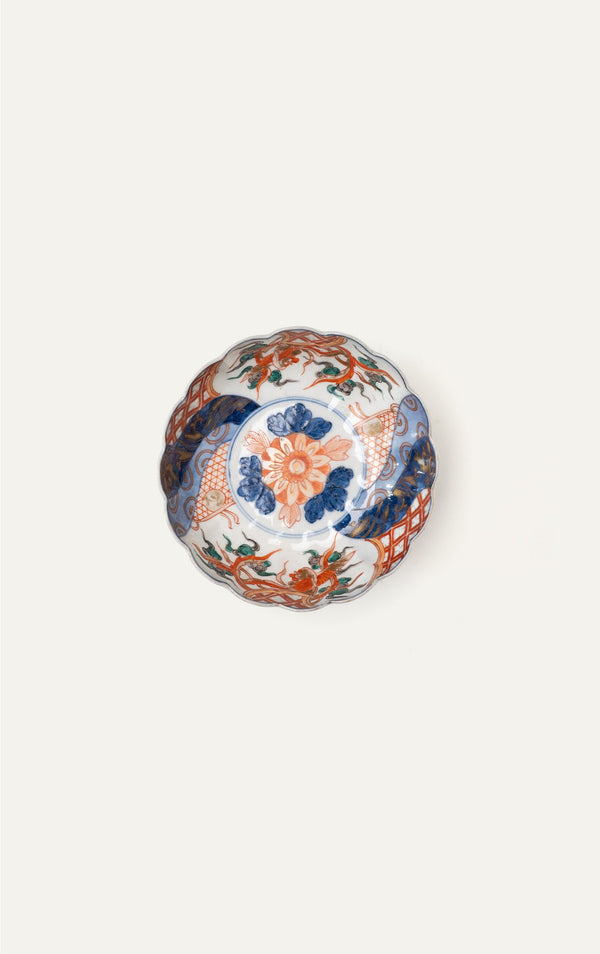 Antique Japanese Imari scalloped bowl with red lattice top view