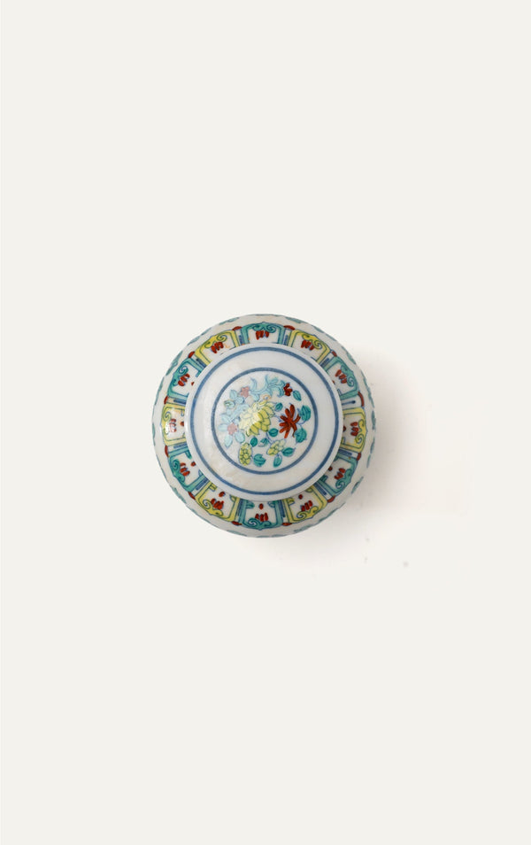 Chinese doucai porcelain covered jar top view with lid
