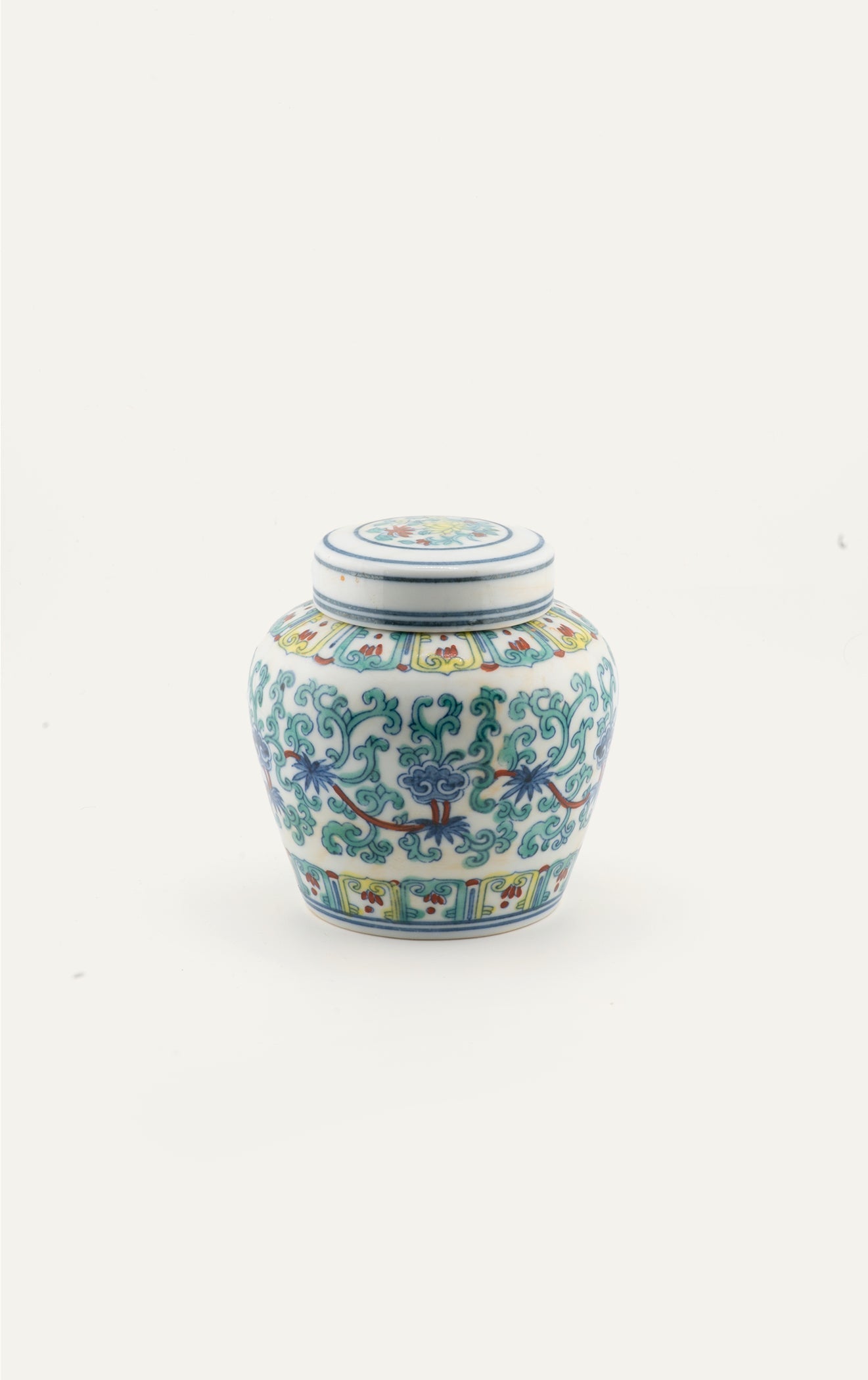 Chinese doucai porcelain covered jar with lid