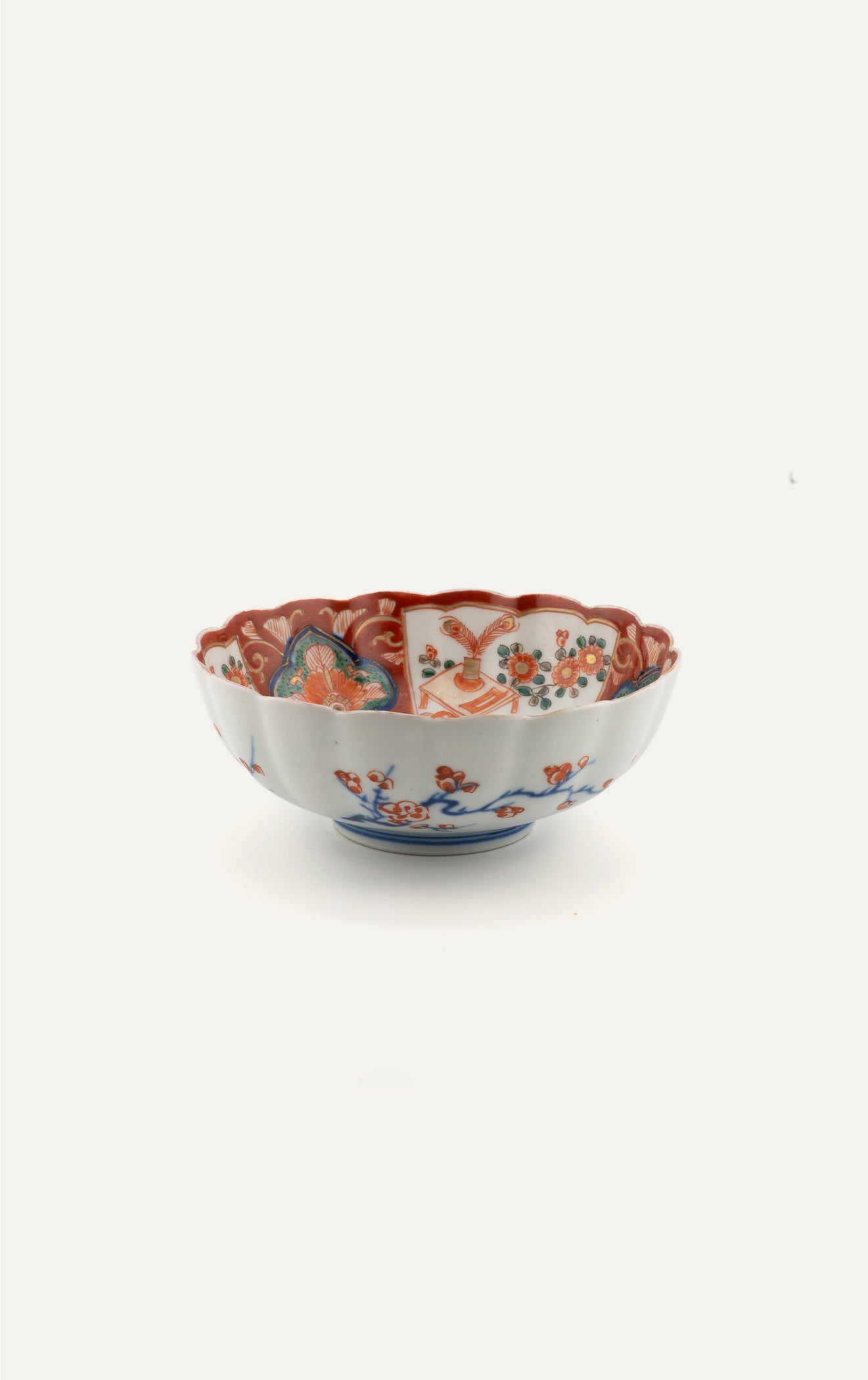 Antique Japanese Imari scalloped bowl with still life reserves