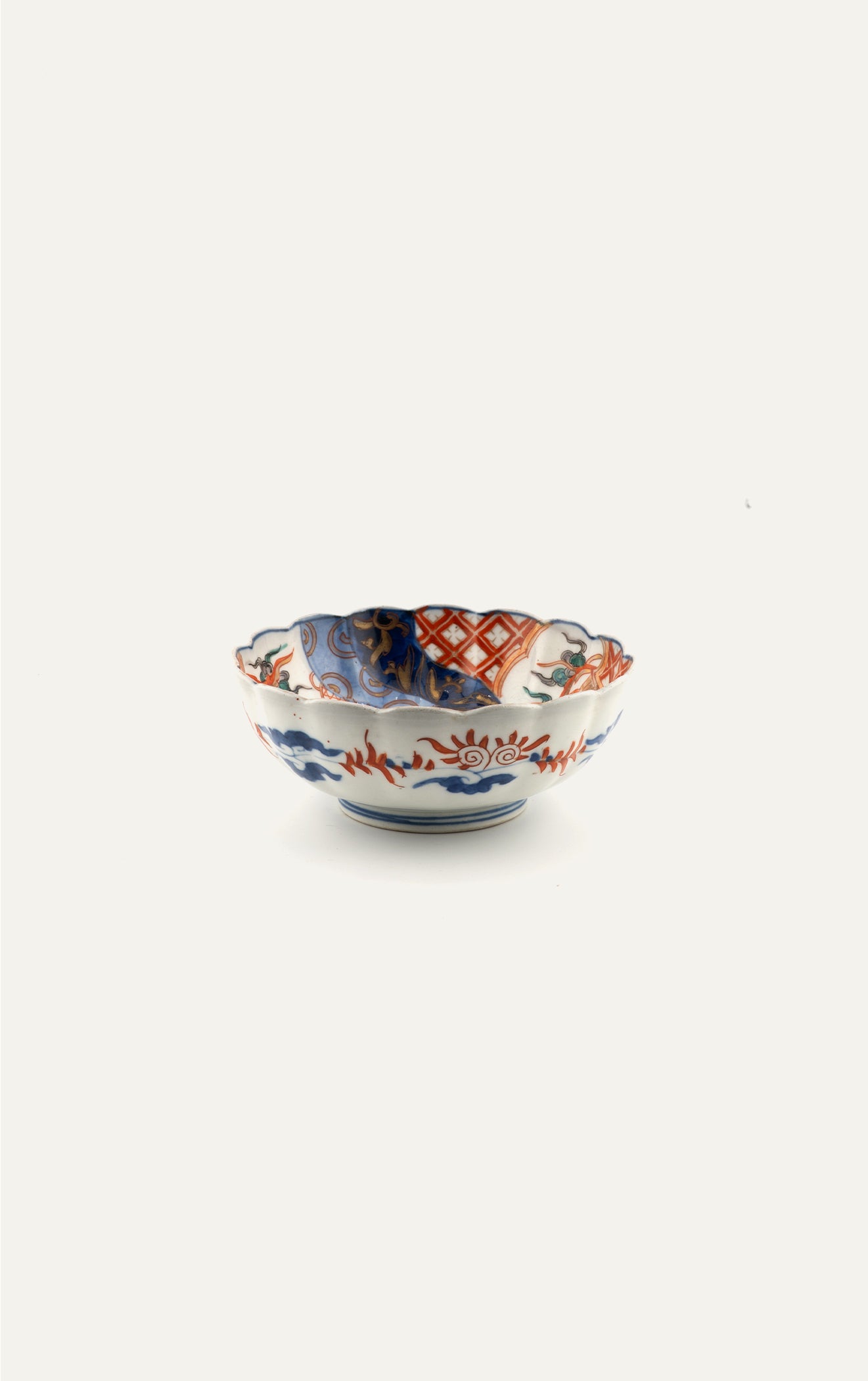 Antique Japanese Imari scalloped bowl with red lattice panels