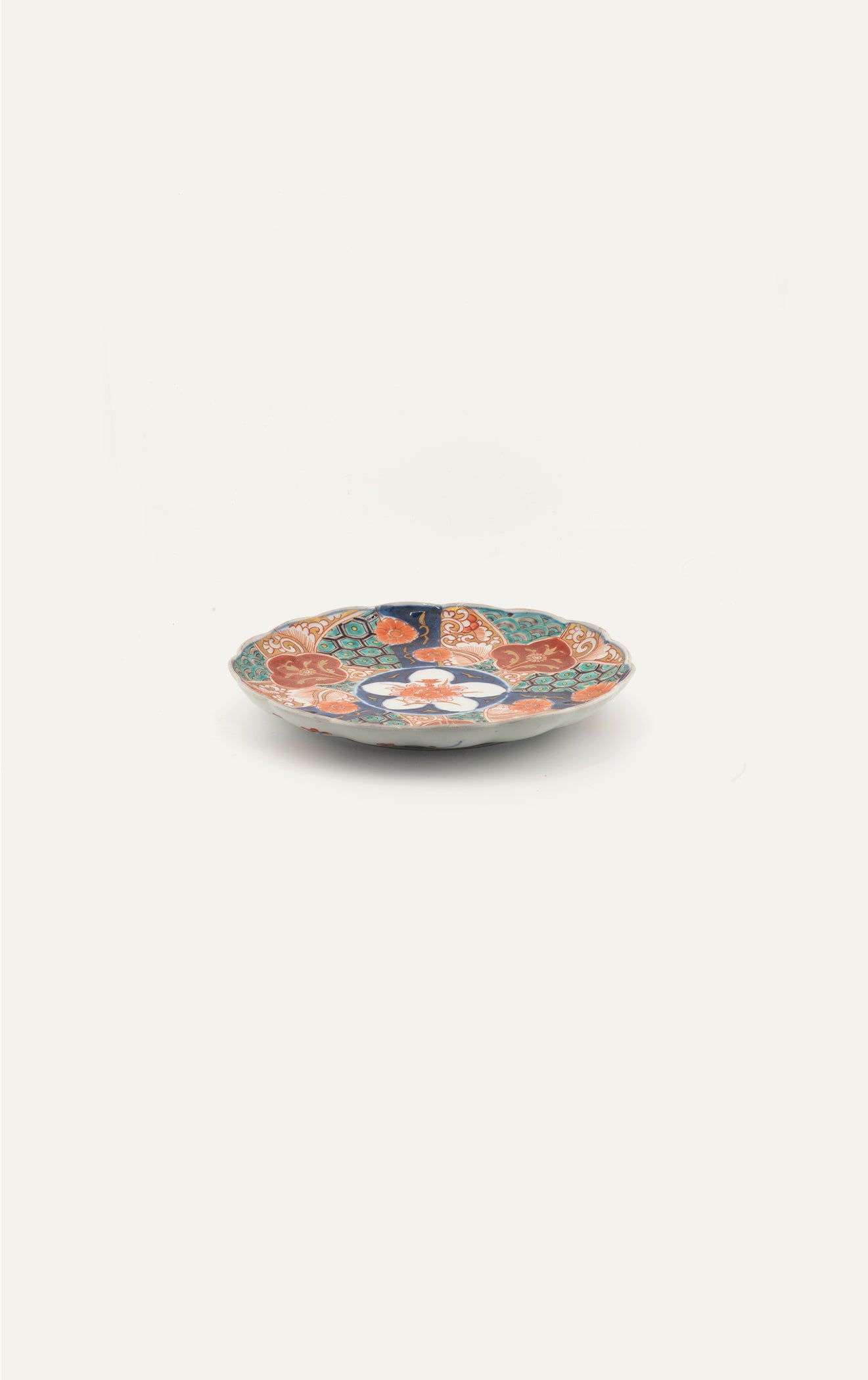 Antique Japanese Imari plate with honeycomb brocade panels